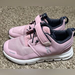 On Cloud Running pink velcro kid girl sneaker modern comfort size 1 big girl